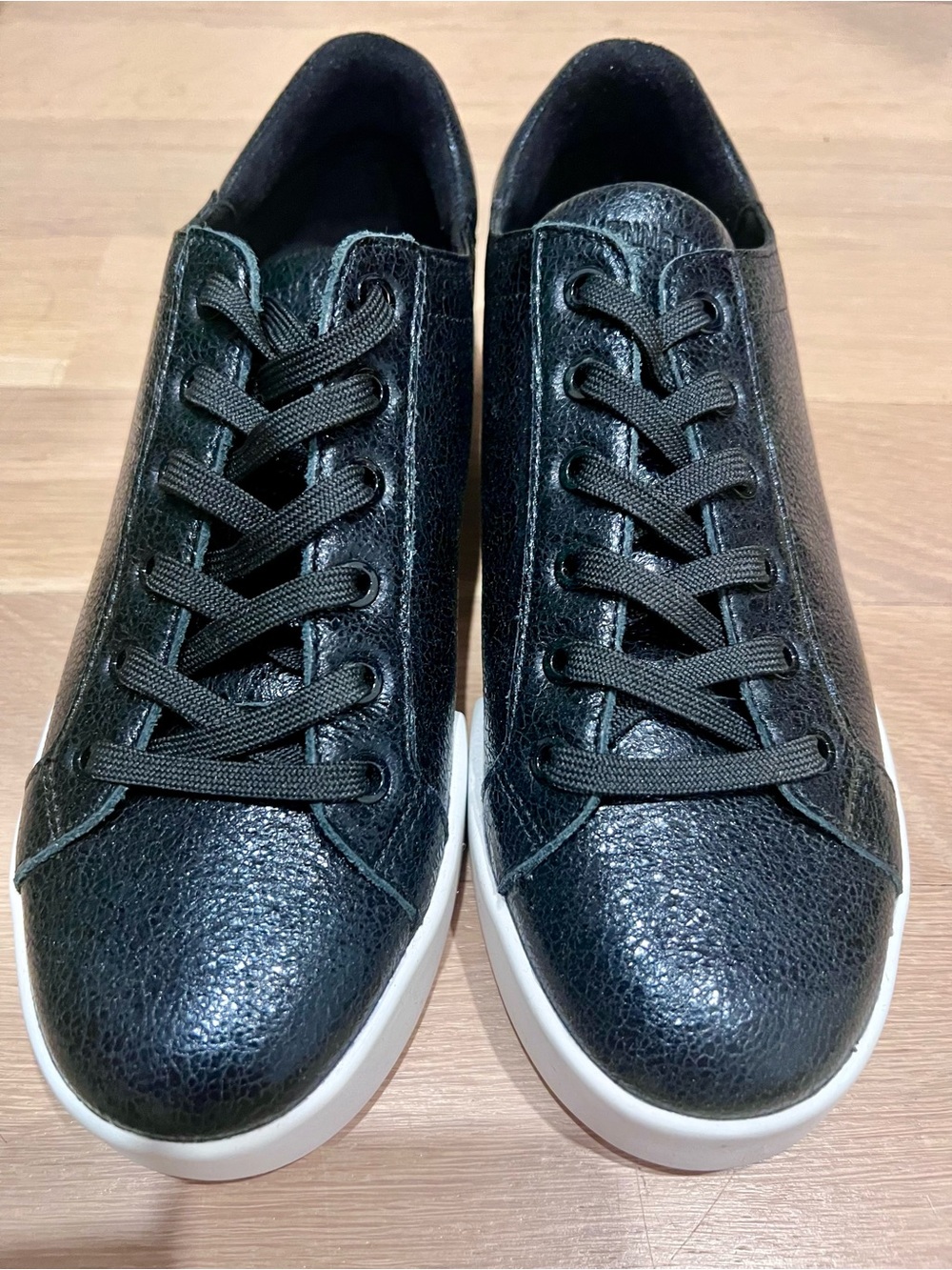Kenneth Cole Black Leather Low-Top Sneakers with White Sole